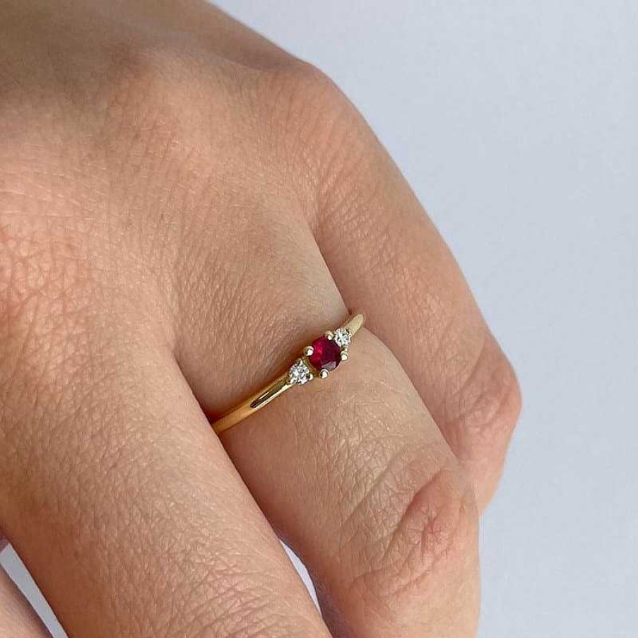 Ringe Nuran | Petit - Rubinring Aus 14 Kt. Gold Mit Insgesamt 0,05 Ct. Diamanten